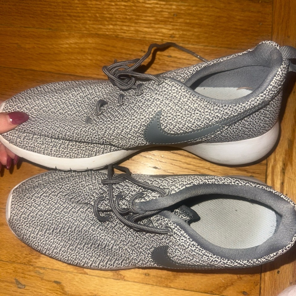 Nike Women's Black and White Sneakers